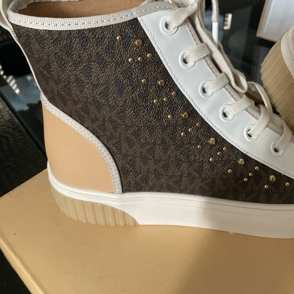 Michael Kors Gertie Studded High-Top  Size 9.5 - Picture 7 of 11